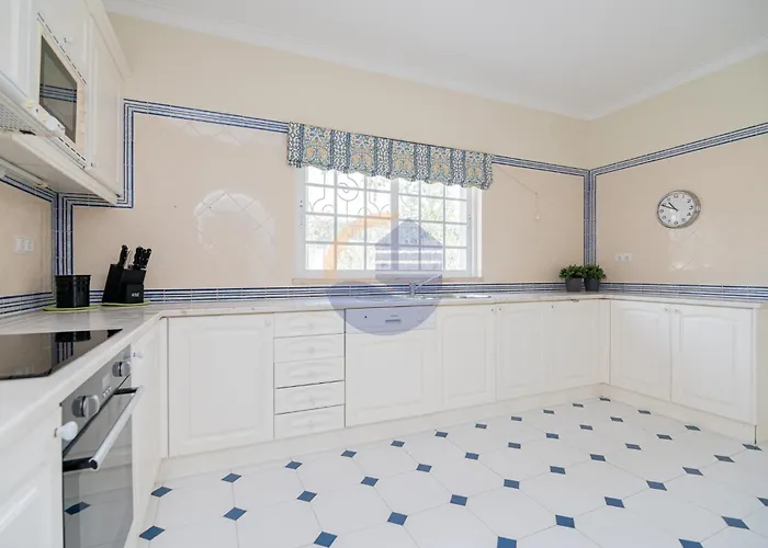 Willa Outdoor Pool With Golf View Portimão