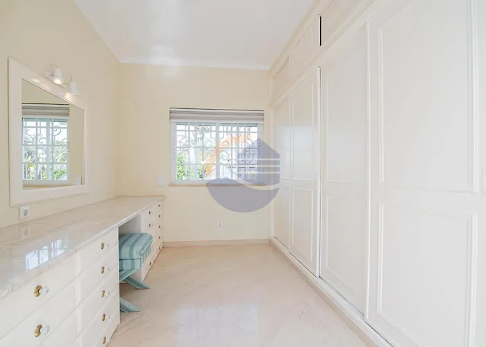 Willa Outdoor Pool With Golf View *