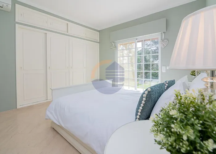 Outdoor Pool With Golf View Портиман