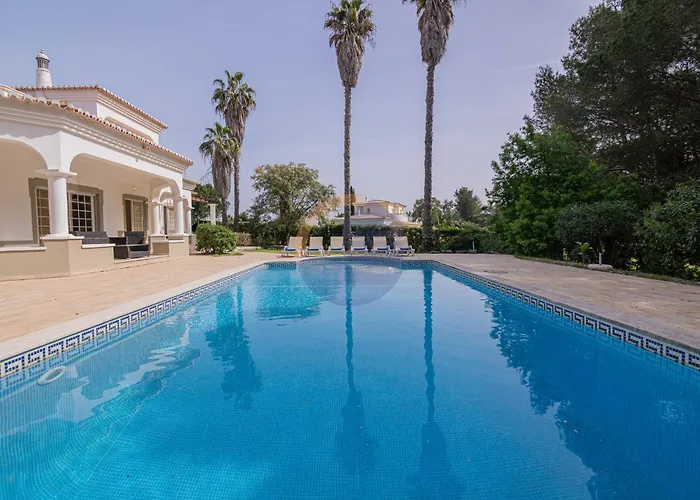 Outdoor Pool With Golf View Вилла