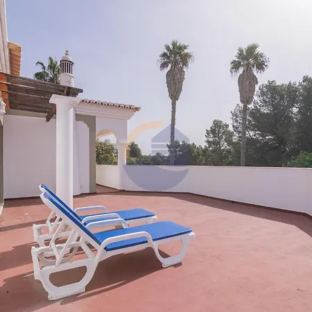 Outdoor Pool With Golf View Portimão