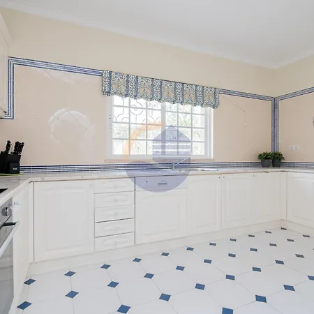 Villa Outdoor Pool With Golf View Portimão